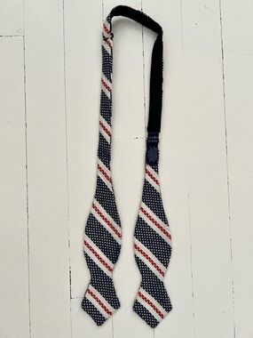 Suitsupply Navy, White & Red Woven Stripe Self-Tie Bow Tie